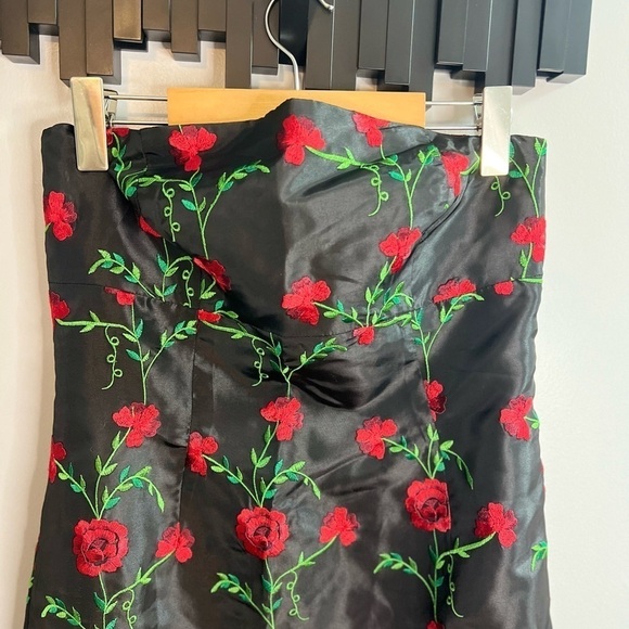 SWEET Chemise Strapless Black Satin with Embroidered Roses Size 8 - Picture 5 of 12